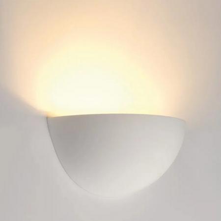 Halbrunde Wandleuchte aus puristischem matt-weissem Gips mit breitem blendfreien Lichtkegel SLV 148013
