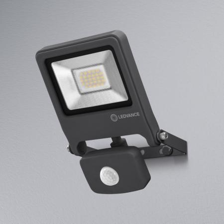 LEDVANCE Endura LED Außen Fluter mit Sensor 20W 3000K warmweißes Licht IP44 grau