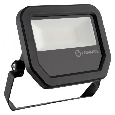 Wetterfester LED-Fluter LEDVANCE 20W warmweißes Licht 3000K leistungsstark robust in schwarz