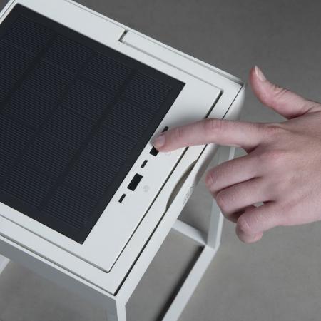 Mobile Akku USB & Solar Wand- und Tischleuchte PORTOFINO in weiß In&Out aus Aluminium IP54 von Konstsmide