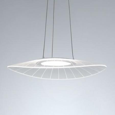 Vela Pendelleuchte mit sanft geschungenem ovalen Acrylschirm dimmbar in Weiß von Fabas Luce