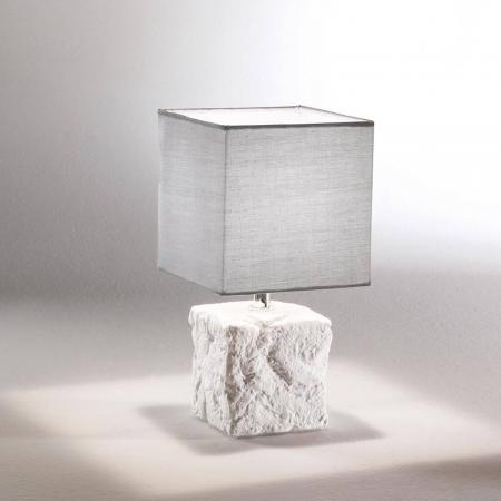 Adda Keramik-Tischleuchte mit Keramikfuß in Steinoptik und Textilschirm in Weiß / Grau von Fabas Luce