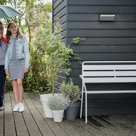 Philips myGarden LED Wandleuchte Bustan formvollendet in Anthrazit mit Bewegungsmelder