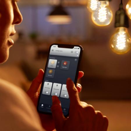 Philips Hue White E27  Filament Globe G125 7W dimmbar 2100K warmweißes Licht - steuerbar via App, kompatibel mit Amazon Alexa