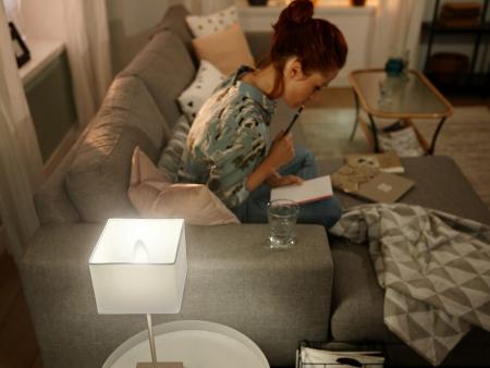 Philips Hue White Warmweiß E14 LED Leuchtmittel Bluetooth & ZigBee dimmbar 5,5W wie 40W