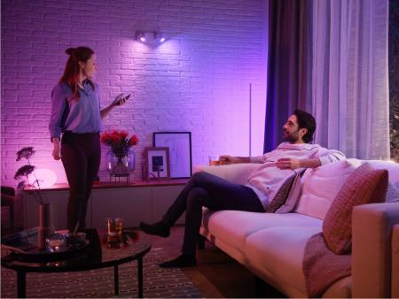 Philips Hue White GU10 LED White & Color Ambiance RGBW Leuchtmittel 4,3W warmweiß-kaltweiß dimmbar mit Bluetooth- und ZigBee-Steuerung