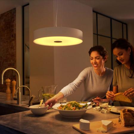 Philips Hue Bluetooth White Ambiance Pendelleuchte Fair in Weiß mit Dimmschalter Bluetooth & ZigBee