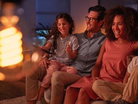 Philips Hue White E27  Filament Lampe Edison 7.2W dimmbar 2100K warmweißes Licht - steuerbar via App, kompatibel mit Amazon Alexa