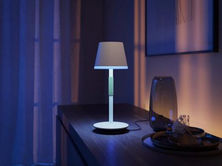 Philips Hue White & Color Ambiance Tragbare Tischleuchte Go mit Akku & RGBW Bluetooth und Zigbee