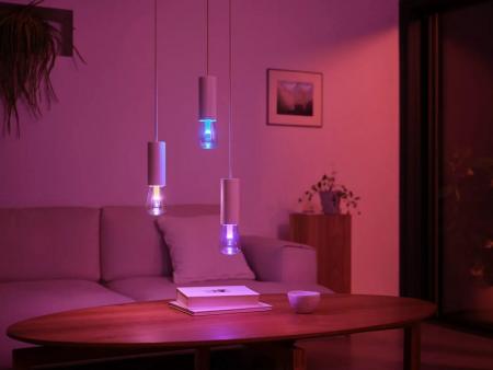 Philips Hue E27 White & Color Ambiance - ST72 Lampe Kolbenform RGBW - handgeblasen aus kristallklarem Glas