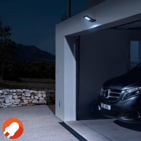 PROFI LED-Flutlichtstrahler LEDVANCE leistungsstarke 50W 3000K warmweiße Wand Außenbeleuchtung