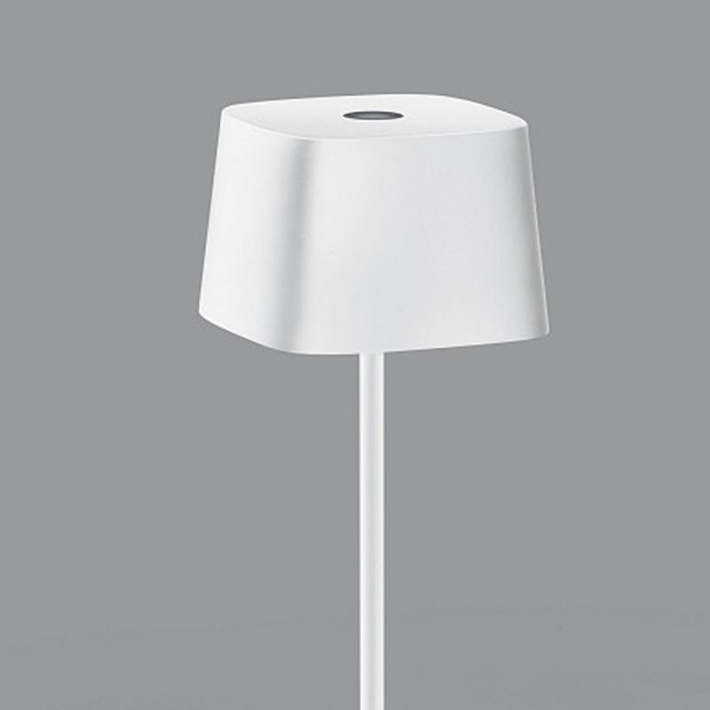 Minimalistische Helestra LED Akku Tischleuchte KORI für Innen & Außen mattweiß