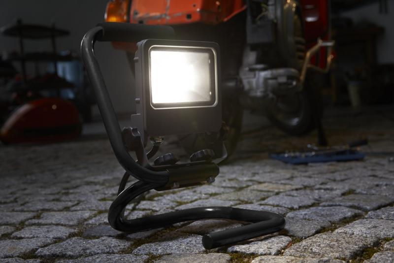 LEDVANCE LED WORKLIGHT 30W 840 S-STAND 4000K IP65 LED-Baustrahler mit Tragegriff grau