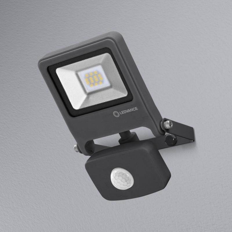 LEDVANCE Endura Flood Sensor LED 10W LED Fluter IP44 in anthrazit 3000K - warmweiße Außenbeleuchtung