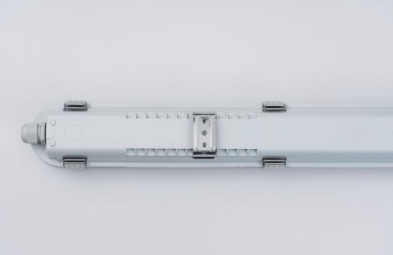 150cm Leistungsstarke LEDVANCE Damp Proof LED Feuchtraumleuchte 1-flg. 81W mit neutralweißem Arbeitslicht IP65