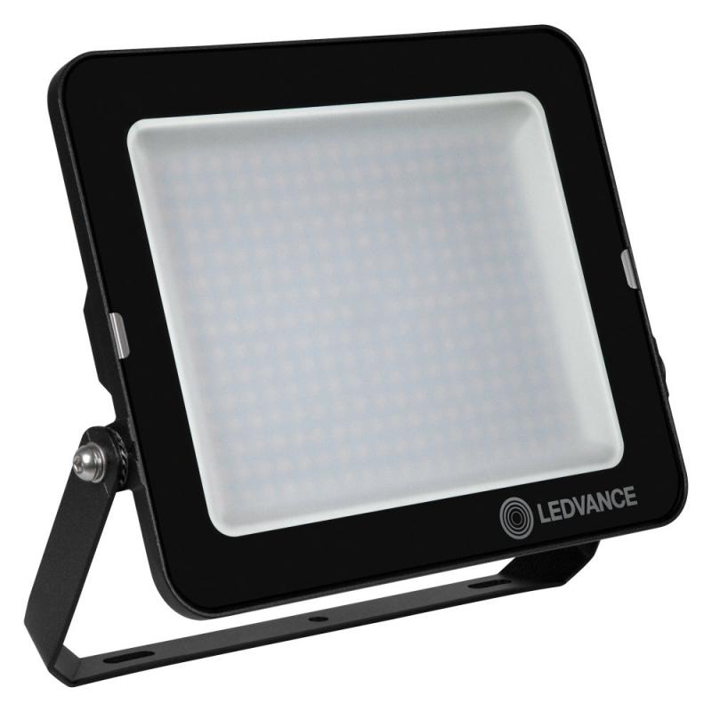 LEDVANCE Kompakter LED Flutlicht Strahler 180W 3000K warmweißes Licht IP65 in Schwarz