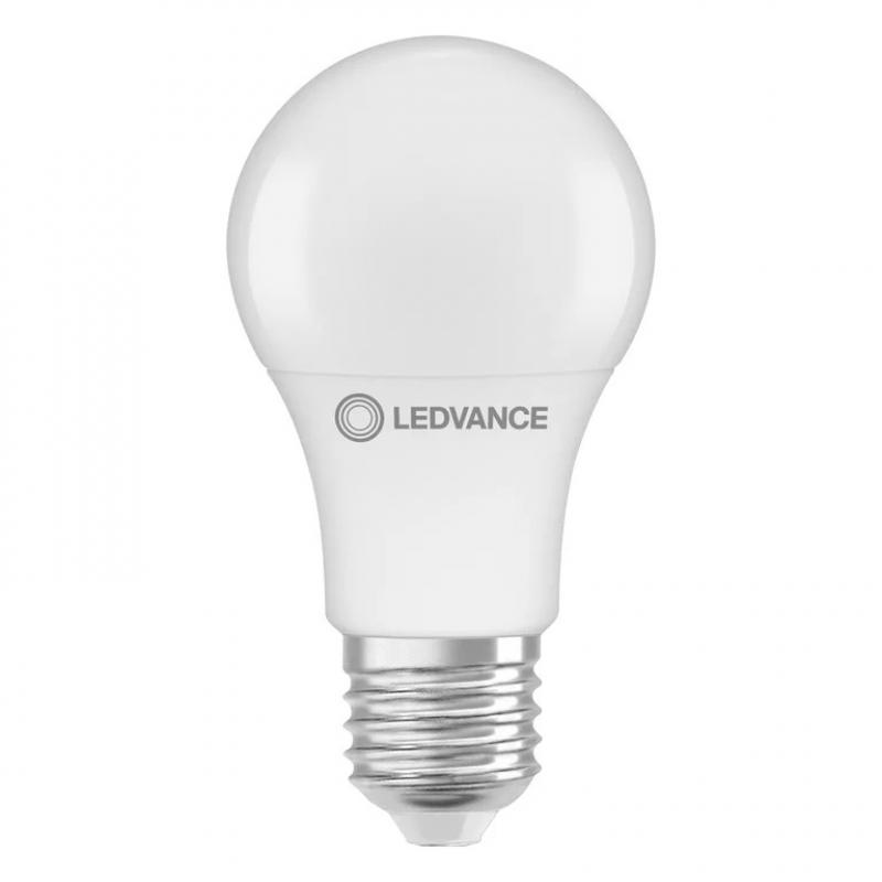 Ledvance E27 LED Lampe mit Sensor klar 8,8W wie 60W 2700K warmweiß