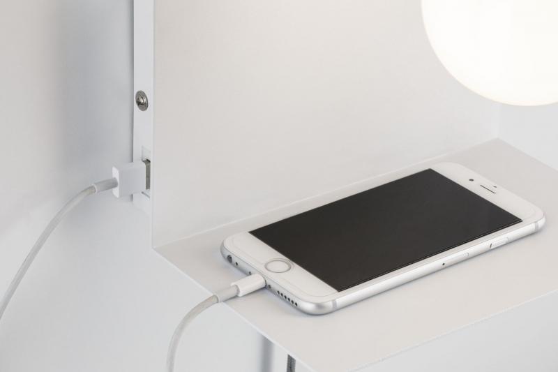 Wandleuchte und Nachttischlampe Calvani mit Ablage und USB-Anschluß für Handy Weiß Paulmann 79812