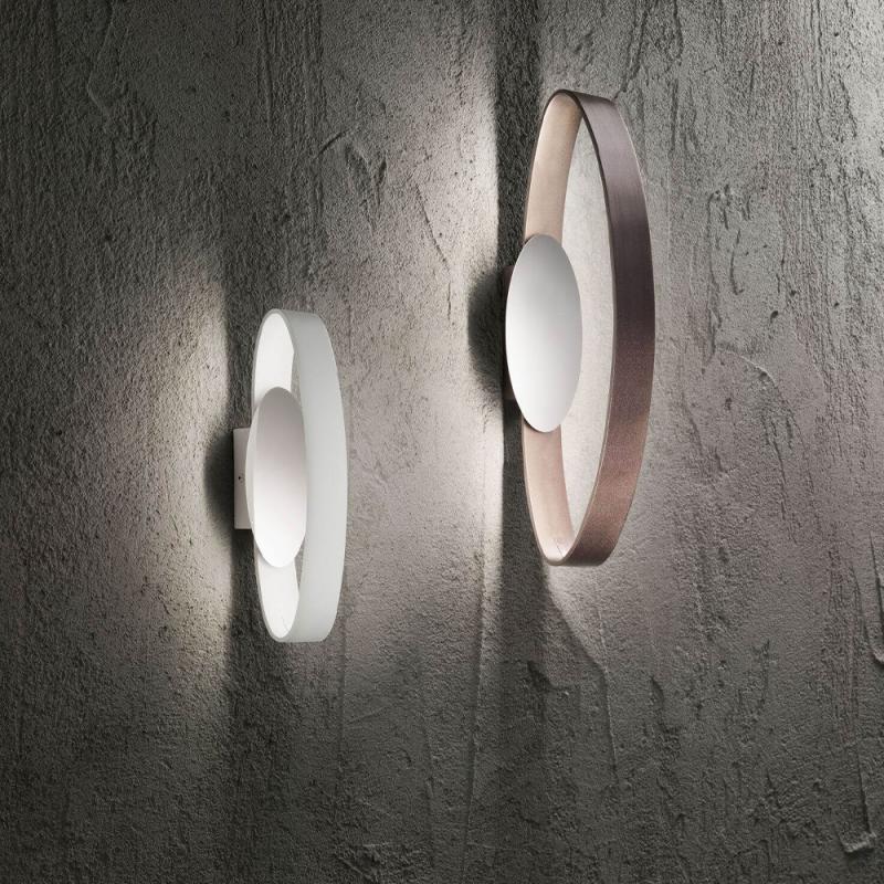 Gaby LED mit indirektem Lichtaustritt in markanter Ellipsenoptik in Weiss von Fabas Luce