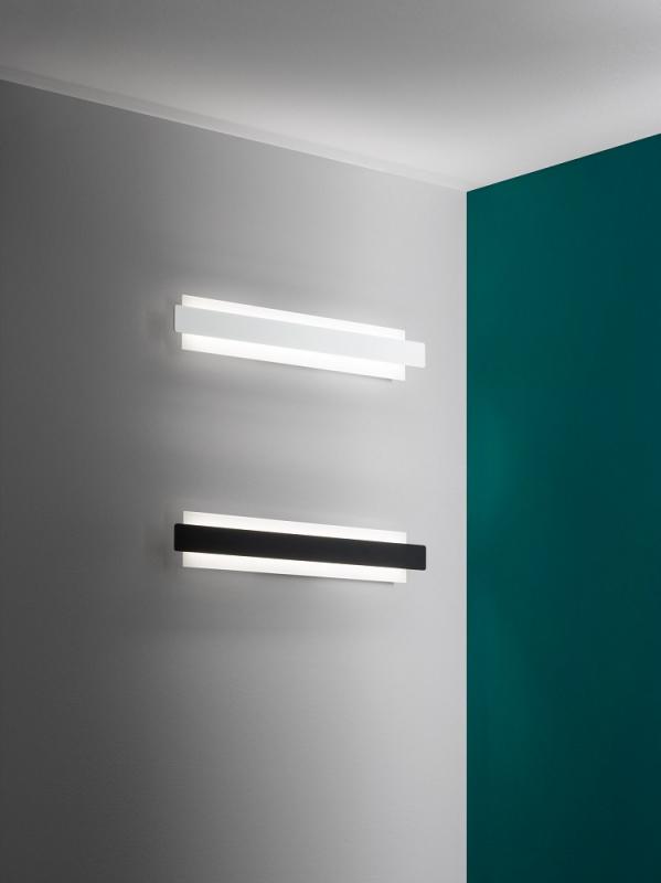 Regolo LED Wandleuchte in Schwarz aus Metall und Glas mit indirektem Licht von Fabas Luce