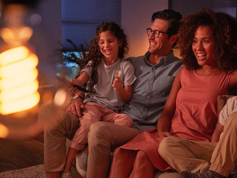 Philips Hue White E27  Filament Globe G125 7W dimmbar 2100K warmweißes Licht - steuerbar via App, kompatibel mit Amazon Alexa