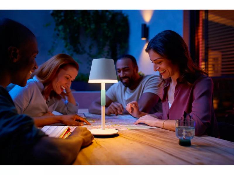 Philips Hue White & Color Ambiance Tragbare Tischleuchte Go mit Akku & RGBW Bluetooth und Zigbee