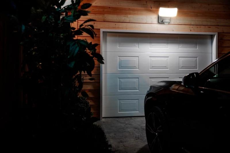 Philips Tylus Solar Security  ultraeffizienter Strahler mit Bewegungsmelder - kaltweißes Licht - Sale - Nur begrenzter Bestand verfügbar
