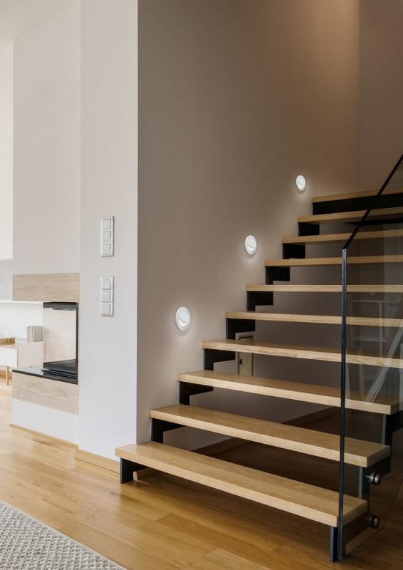 Helestra ONTO LED Wandeinbauleuchte in Mattweiß Treppenstufenbeleuchtung mit verstellbarem Lichtaustritt