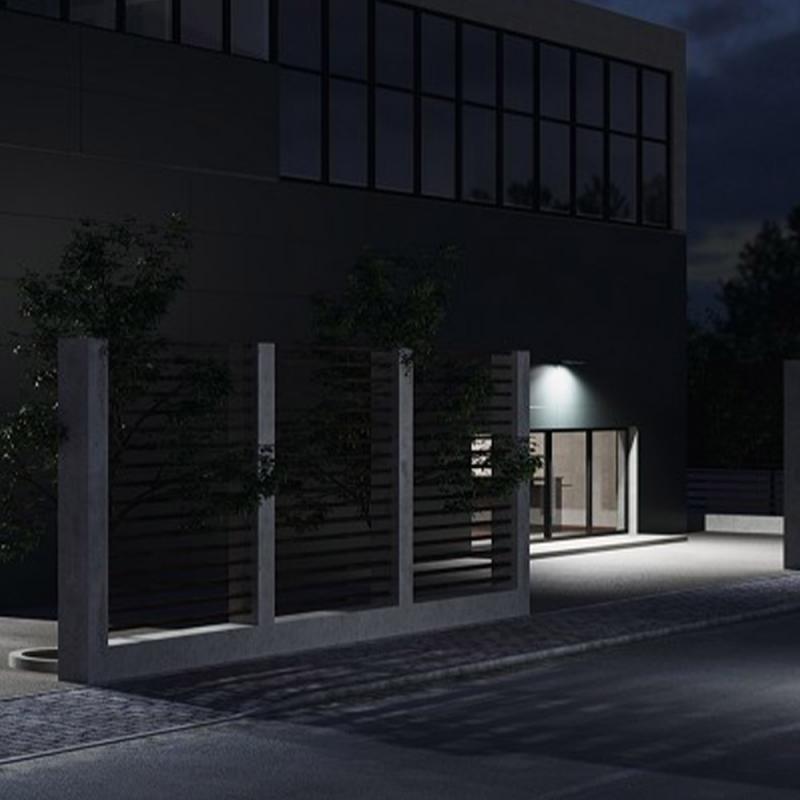Schwenkbarer LEDVANCE LED Fluter 10 Watt  3000 K  warmweißes Licht für Haus Garage Garten