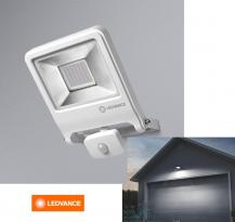 LEDVANCE Endura Flood Sensor LED 50W Fluter Floodlight IP44 weiss 3000K warmweißes Licht zur Außenbeleuchtung